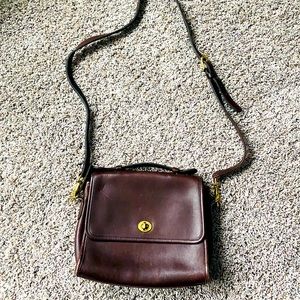 Genuine leather VINTAGE 🤎 COACH Dark brown Crossbody with top handle.